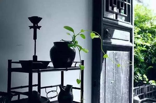 家里財(cái)運(yùn)只出不進(jìn)？跟客廳門窗風(fēng)水有大關(guān)系！